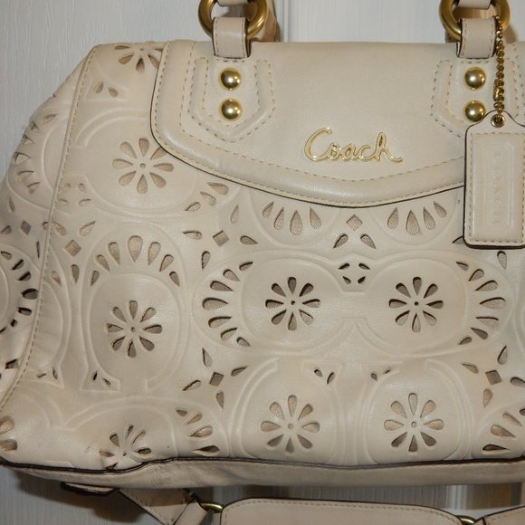 Coach eyelet purse - Picture 2 of 15